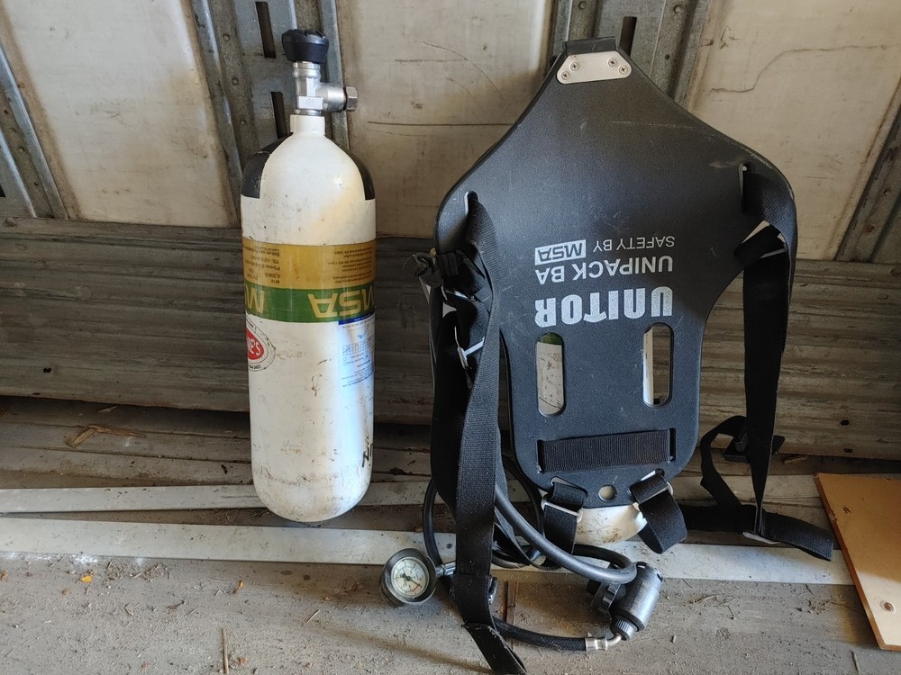 scuba diving oxygen tanks