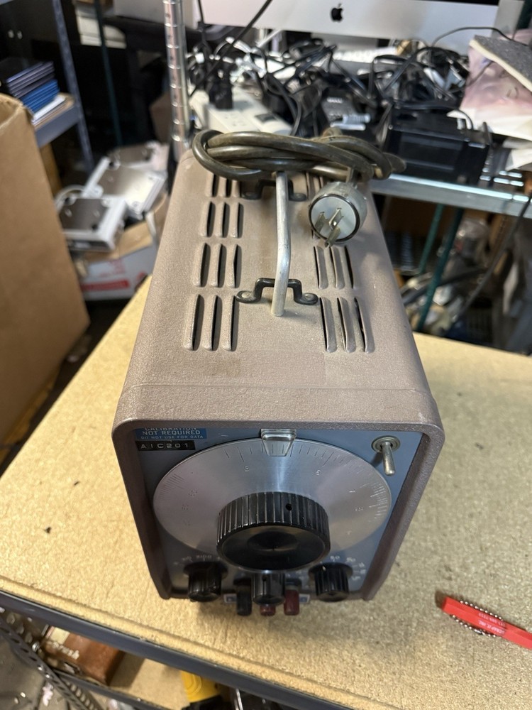 Hewlett Packard hp Model 200 CD Wide Range Oscillator Vintage Powers On