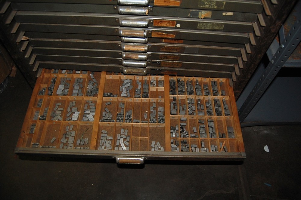 Type cabinet 24 draws bookbinding hot stamping full with type