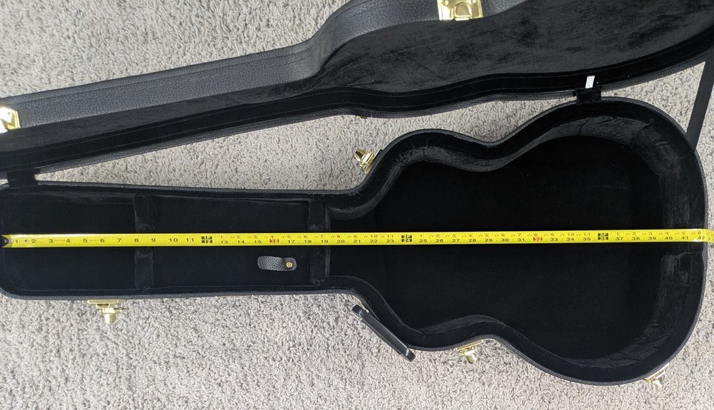 Fender Deluxe Black Paramount Dreadnought Hardshell Guitar Case