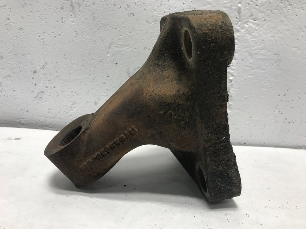 Mack E7 Engine Mount - Used | P/N 158GBK4539AM