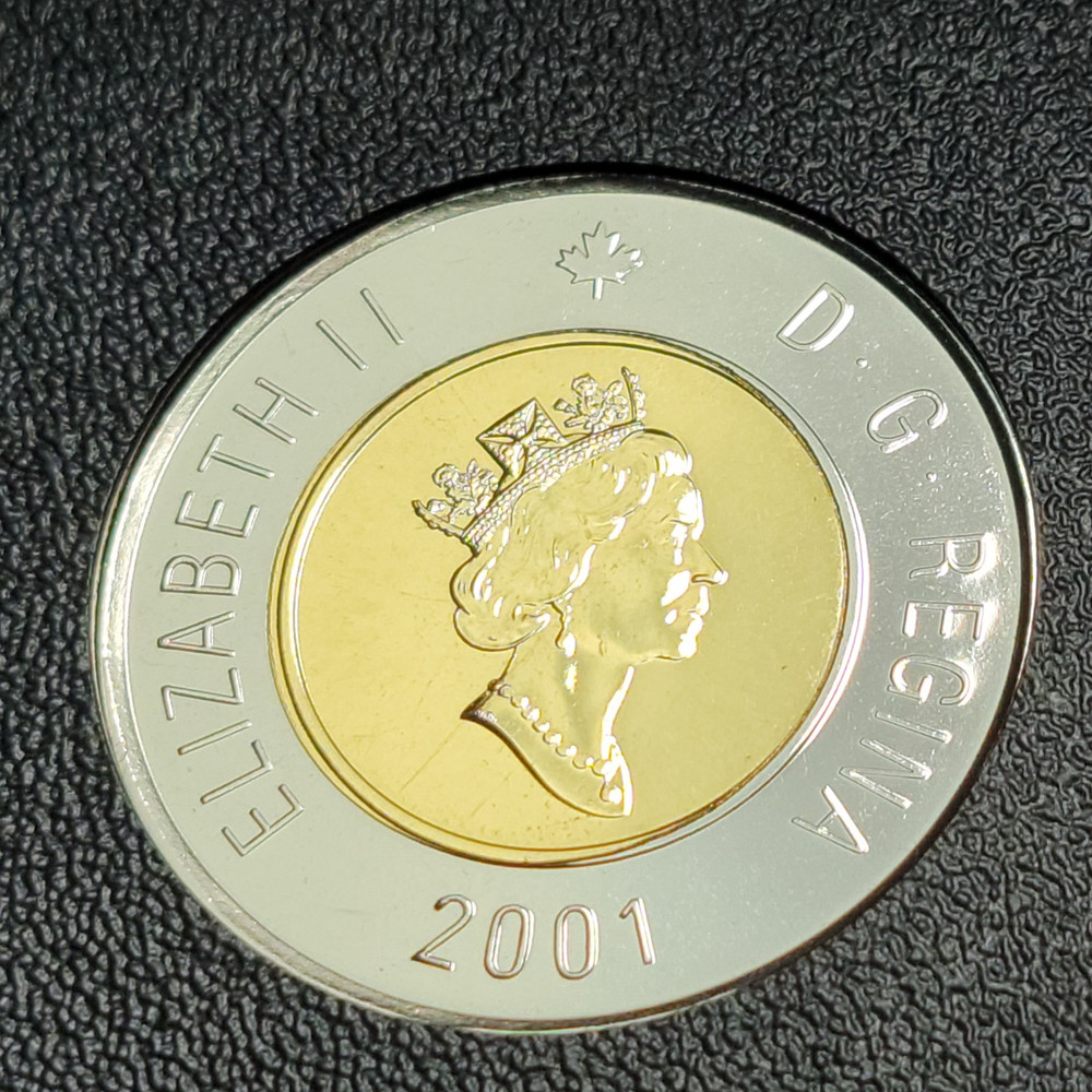 2001 CANADA Two Dollar Uncirculated Toonie From Set UNC