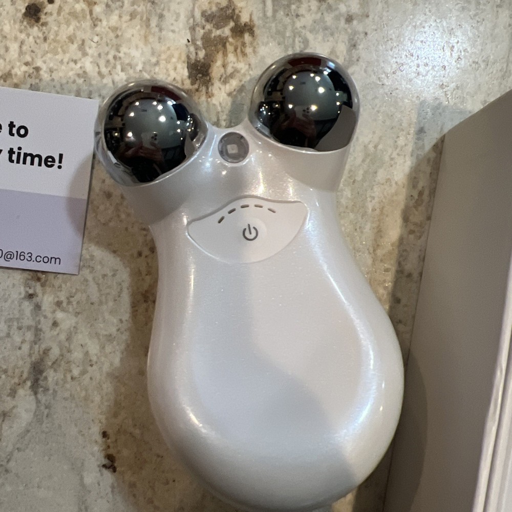 Facial Toning Device In White By Bunvva