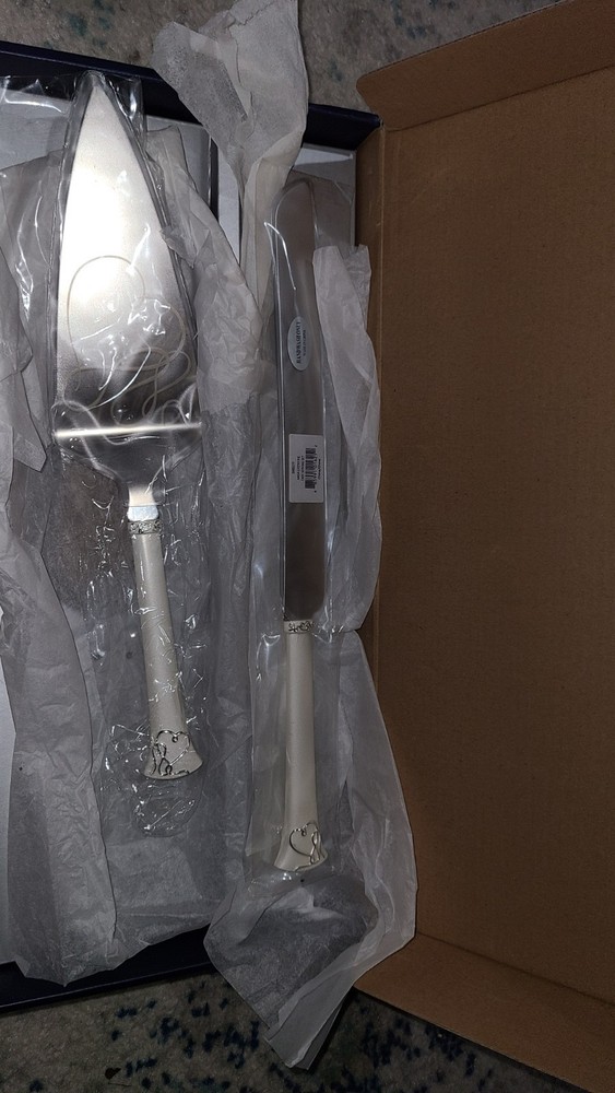 New Mikasa Wedding Cake Utensils Set