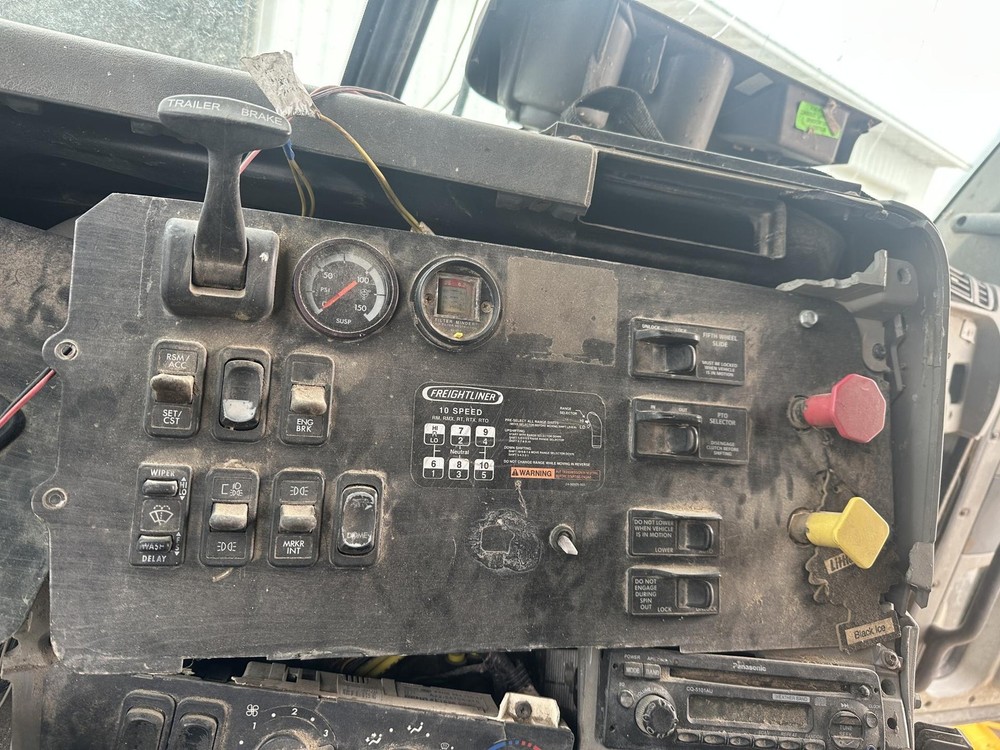 Freightliner COLUMBIA 120 GAUGE AND SWITCH Dash Panel - Used