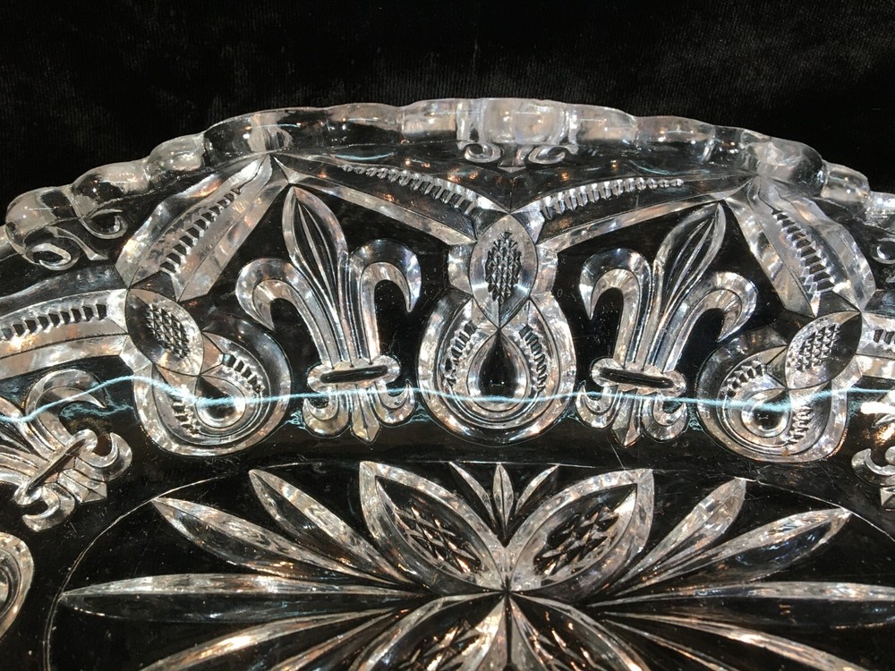 Clear Glass Folded Banana Dish