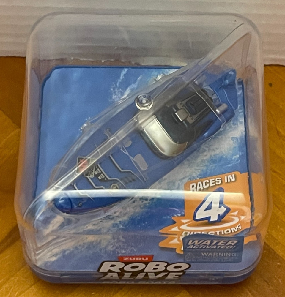 Zuru Robo Alive Robo Boat Blue Robotic Water Activated Shark Face