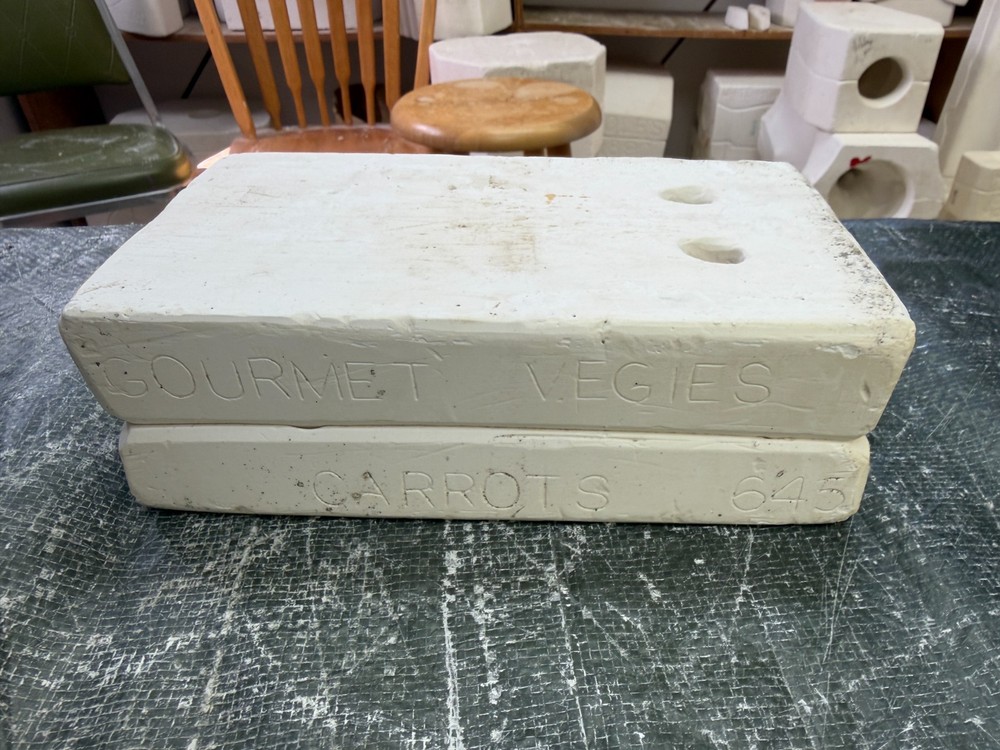 VINTAGE BOOTHE CERAMIC MOLD #645 CARROTS