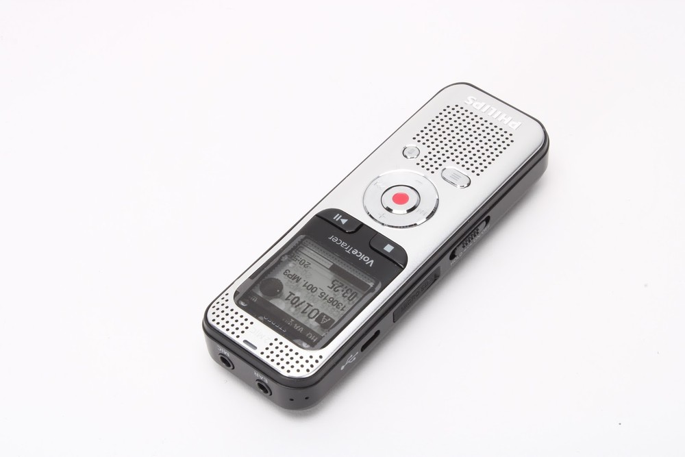 Philips DVT2000 Voice Tracer With USB Cable, Earbuds, and Quick Start Guide