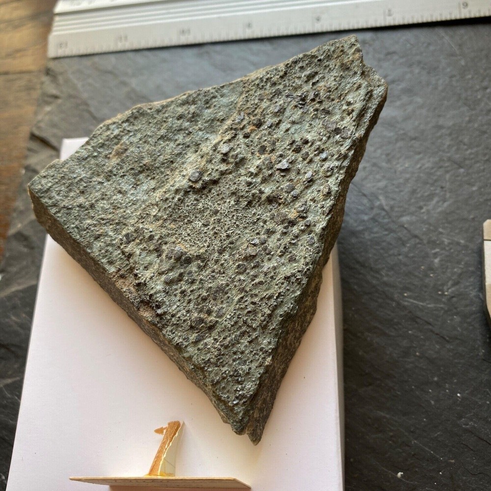 INTERESTING MAGNETITE/CHLRORITE SPECIMEN FROM CORNWALL 190g MF1238