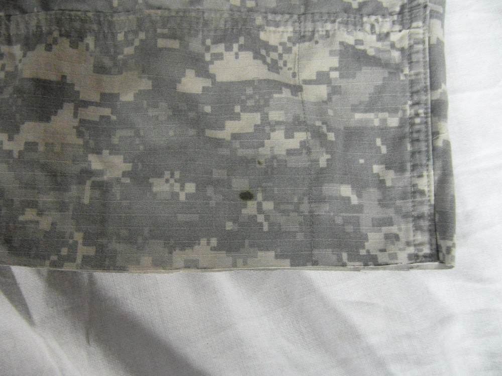 HUNTING WINDPROOF ACU CARGO SHORTS MEDIUM WITH DEFECTS