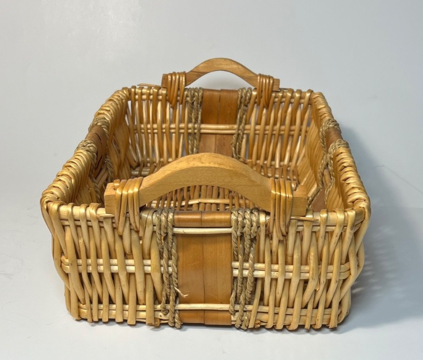14 x 10 x 6” Rectangular Wicker Basket Natural Weave Light Brown Handle Gift vtg