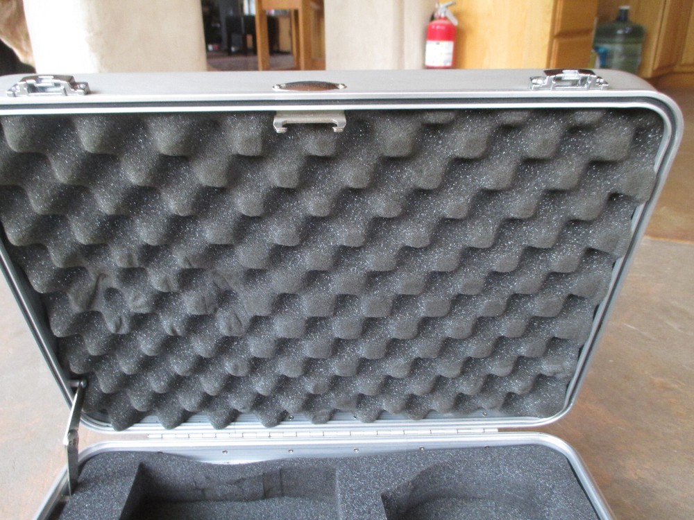 Zero Centurion Elite Locking Aluminum Briefcase / Protective Storage Case & Foam