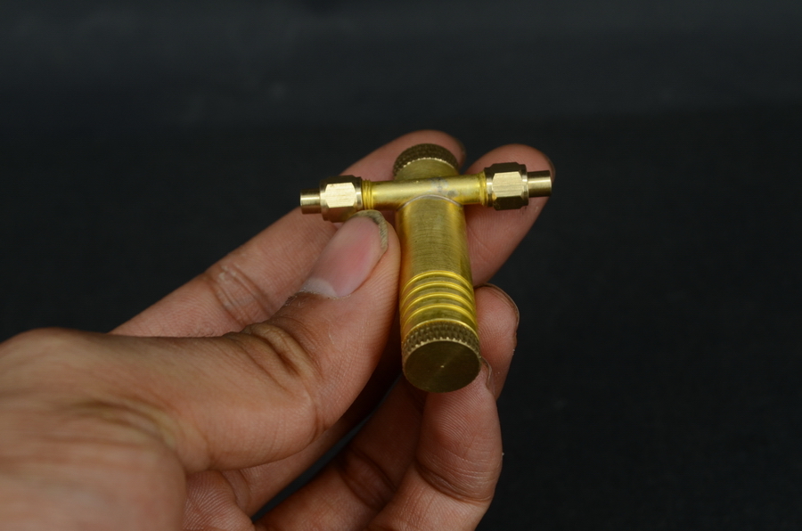 EngineXpert P12 Displacement Lubricator - 1/4-40TPI Thread, 3mm Pipeline