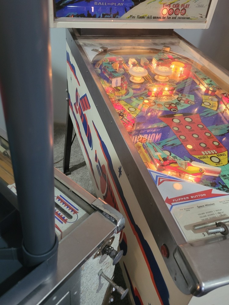 Space Mission Pinball Machine In Excellent Condition