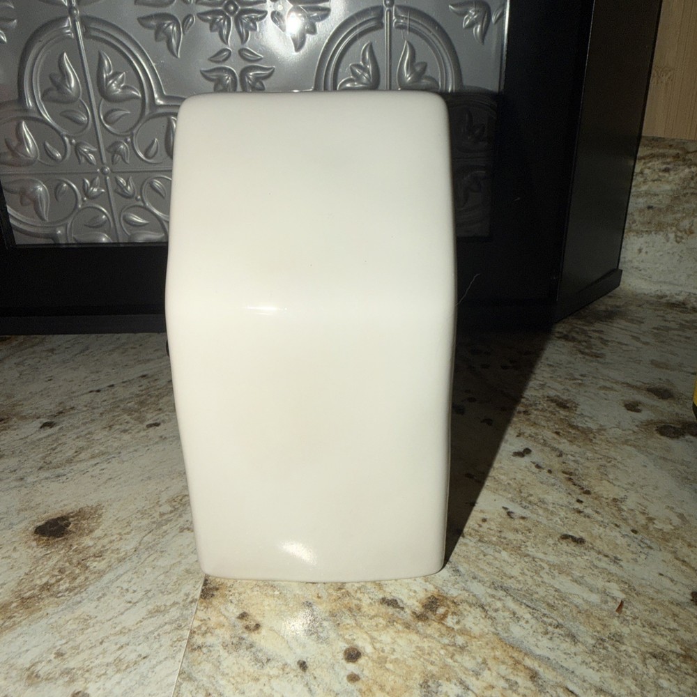 RAE DUNN SHAMROCK CERAMIC DESK CLOCK