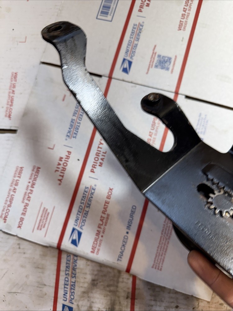 Mercruiser tensioner puller with bracket 862083