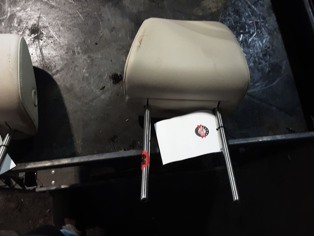 TIGUAN 2010 Headrest 2456034