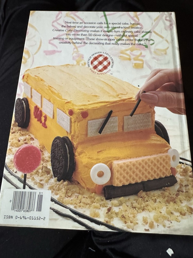 1983 CREATIVE CAKE DECORATING FROM BETTER HOMES AND GARDENS
