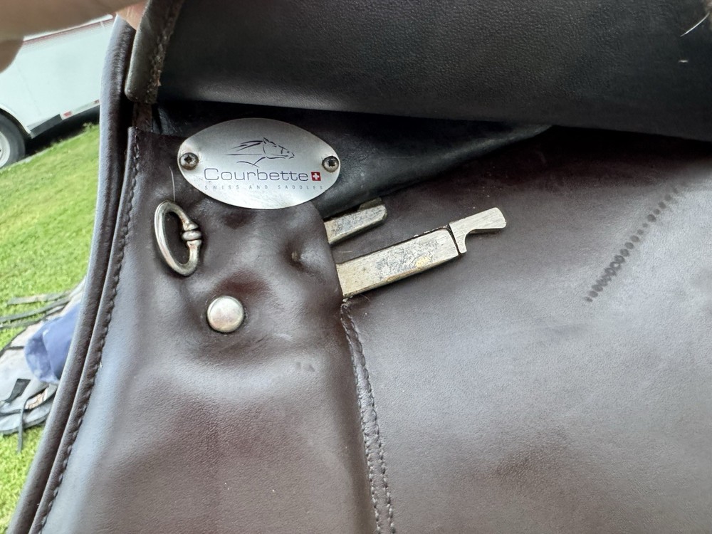 Corbette Magic English Saddle 17”