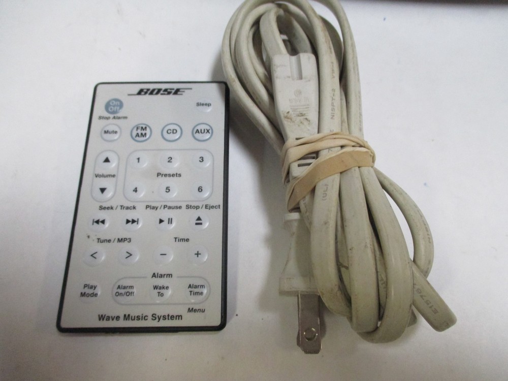 Bose Wave Music System AWRCC2 white w/ Remote control work great