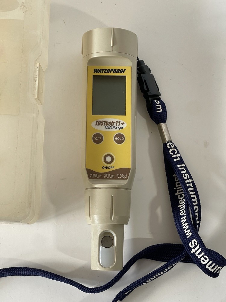 OAKTON ECO TESTR TDS Testr 11+ Multi Range Tested Powers On