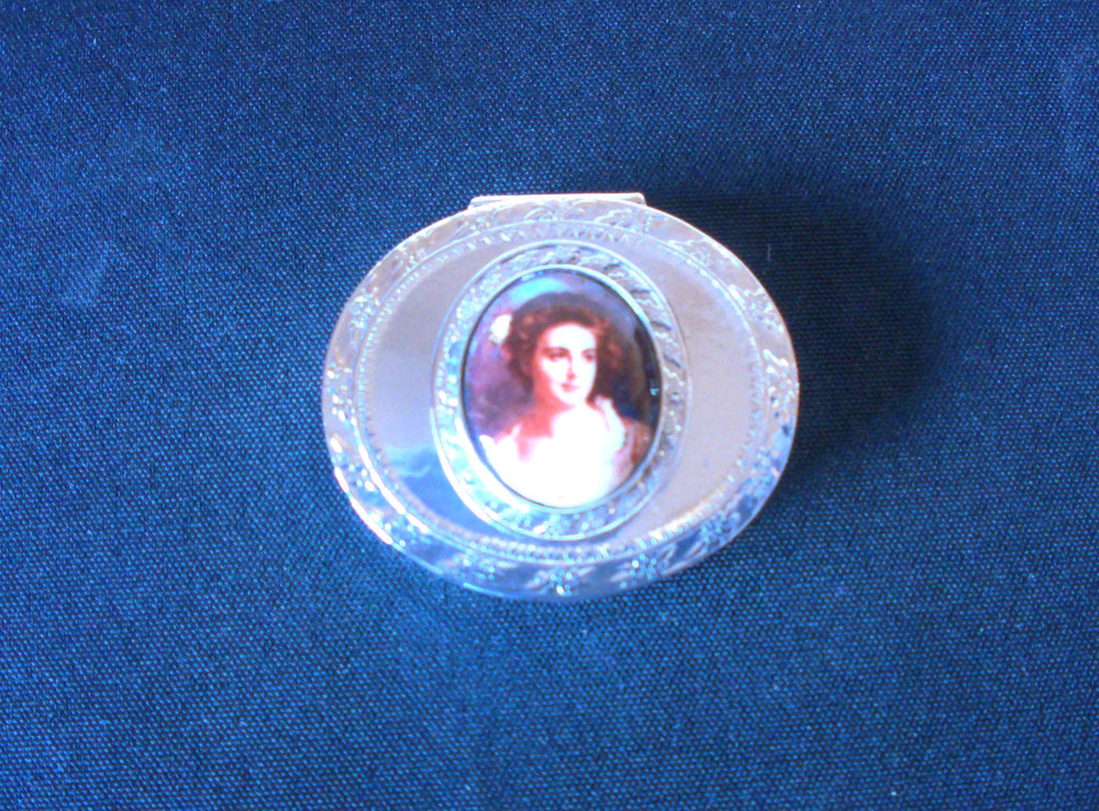 Solid Silver Amazing Snuff Box Victorian Lady On The Front Quite Large Perfect