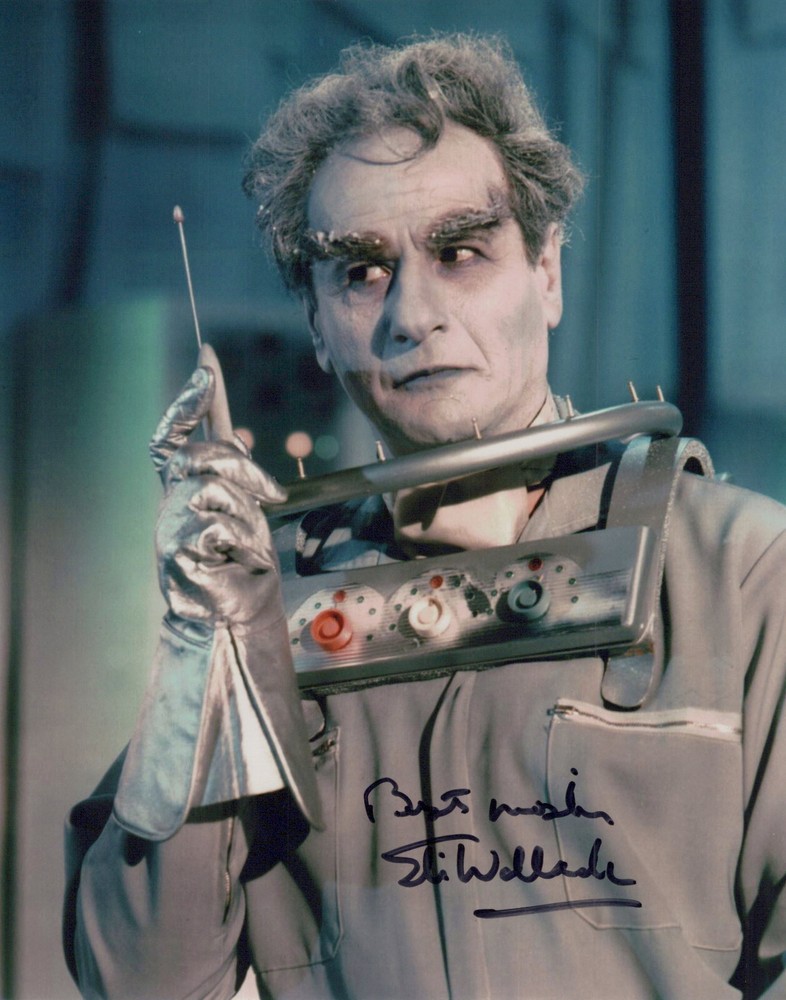 Eli Wallach (Batman) signed 8x10 photo