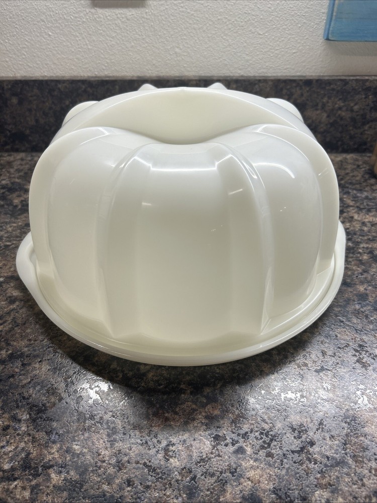 Nordicware Bundt Cake Holder