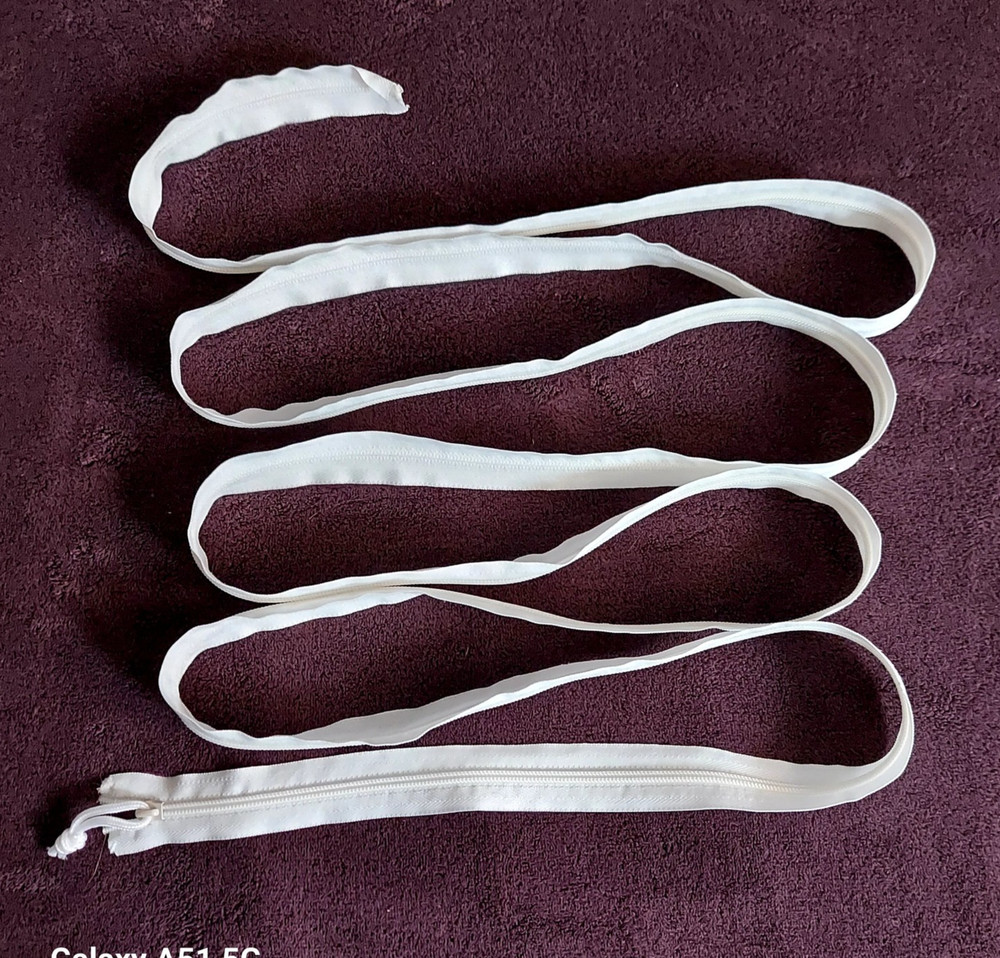 ZIPPER 122 inches White Polyester Zipper - Used
