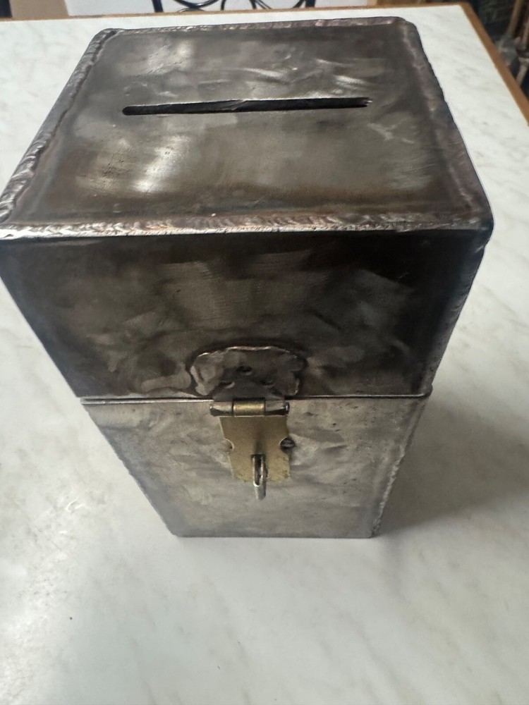 Handmade safe, 9.5 lbs with lock and key