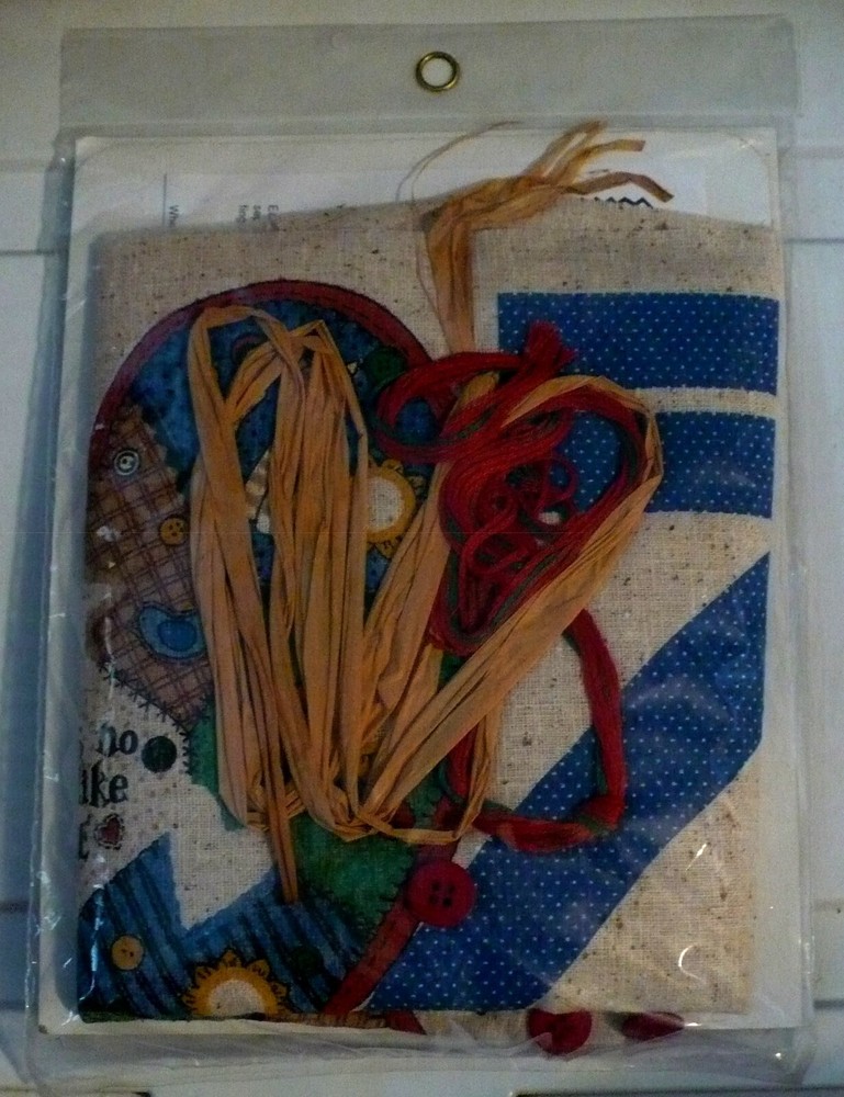 1995 DIMENSIONS KIT # 62058 PATCHWORK HEART APPLIQUE WALL HANGING NEW SEALED