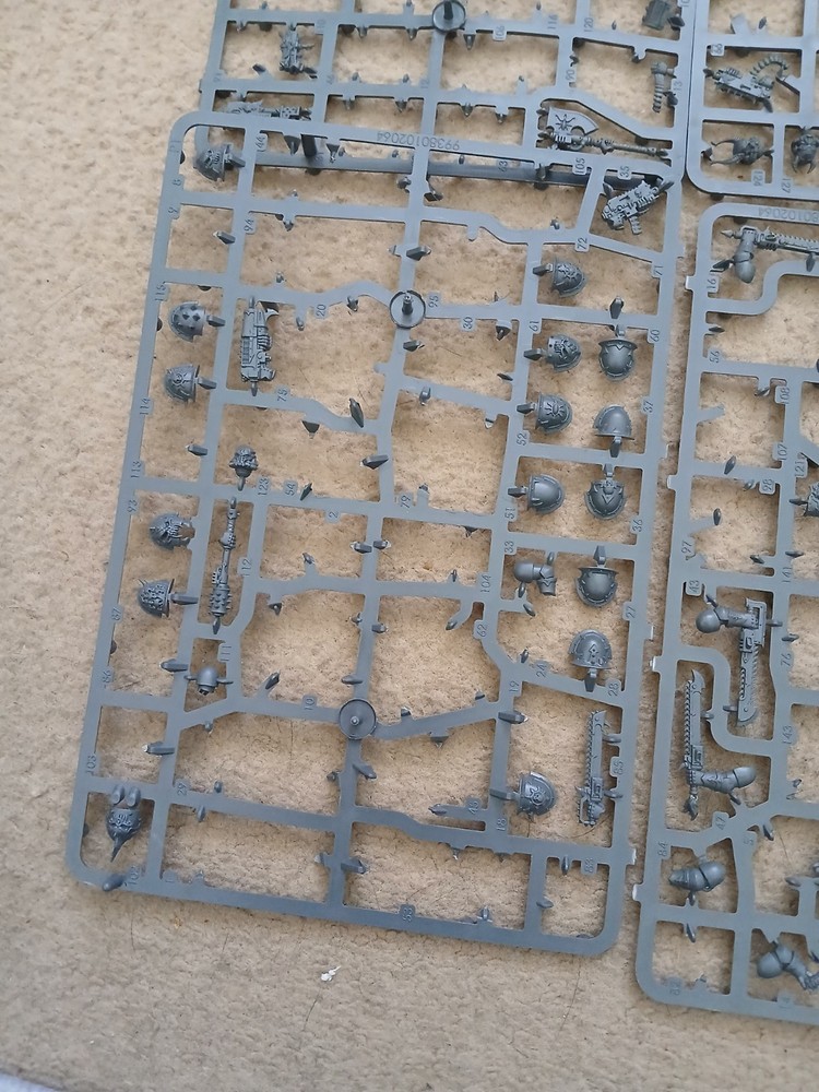 Warhammer Chaos Space Marines Spare Bits On Sprure Games Workshop