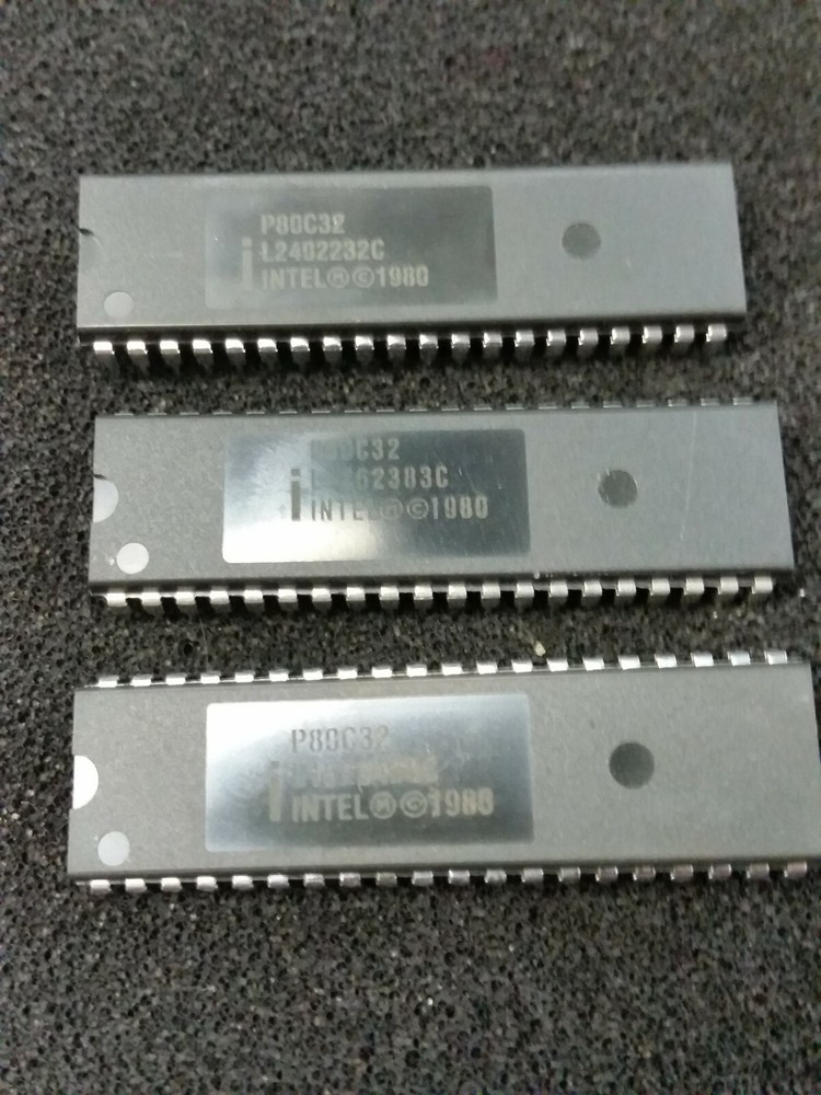 Intel 80C32 Microcontroller.  40 pin plastic DIP.