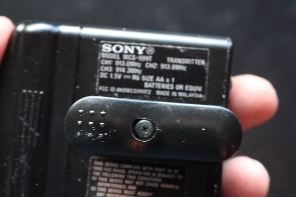 Sony Wireless Microphone transmitter WCS-999T WCS-999 - Powers on - Untested