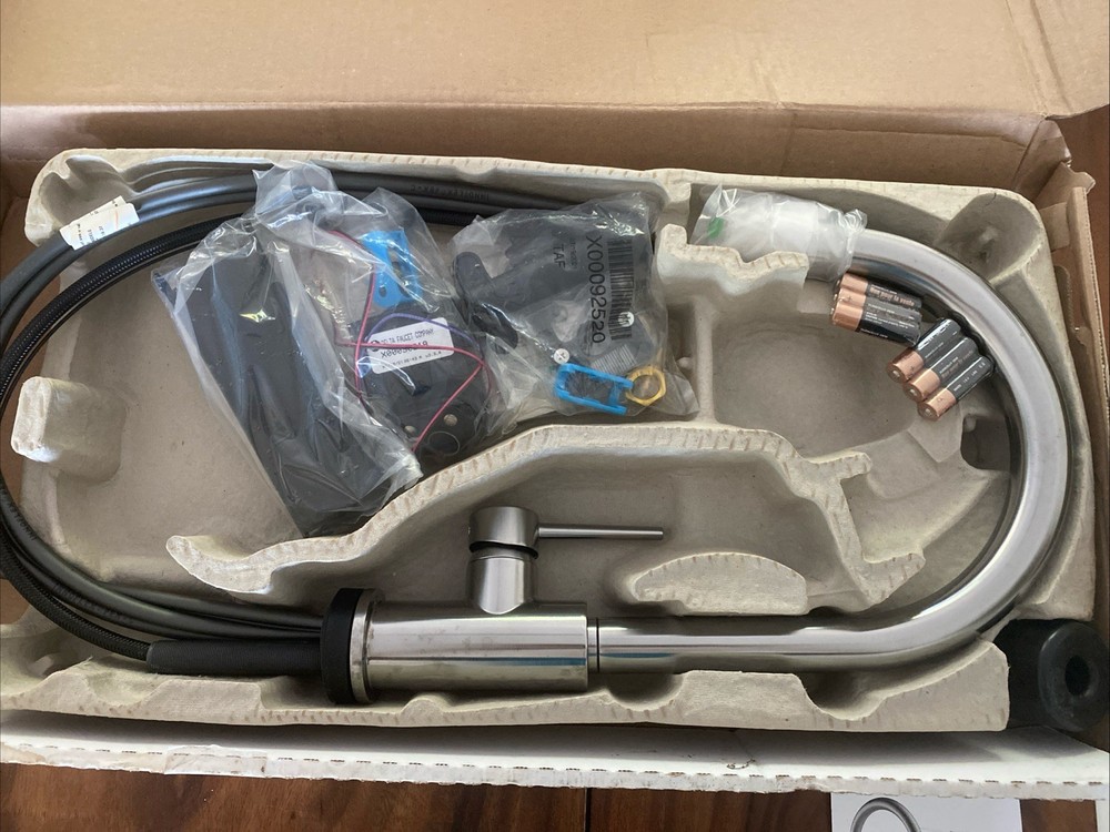 Delta 9159-DST Trinsic Pull-Down Kitchen Faucet, Chrome. NEW