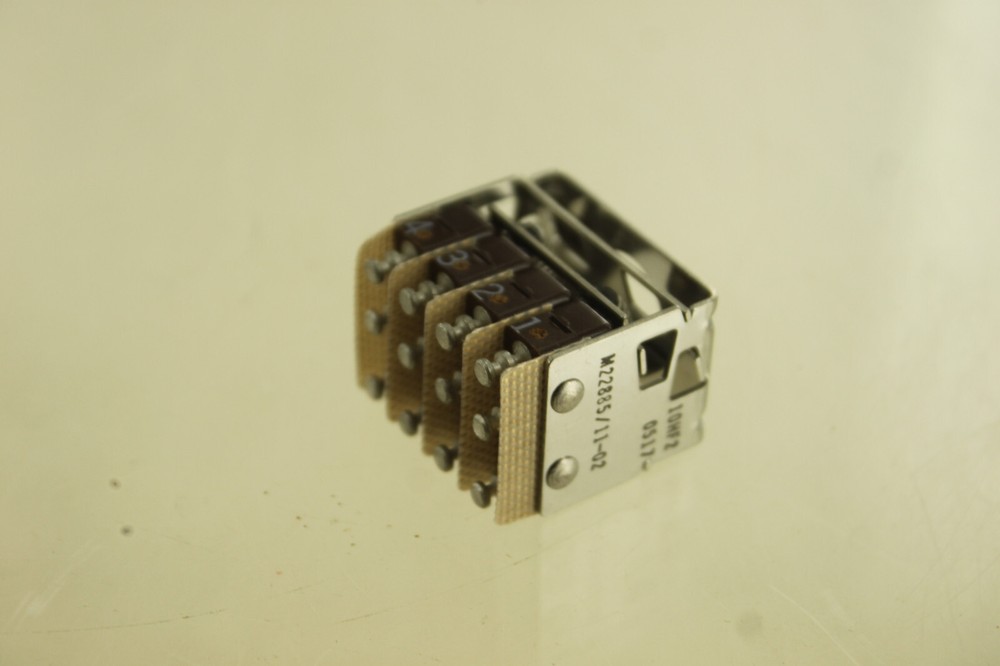 Eaton Push Switch Block M22885/11-02 NEW