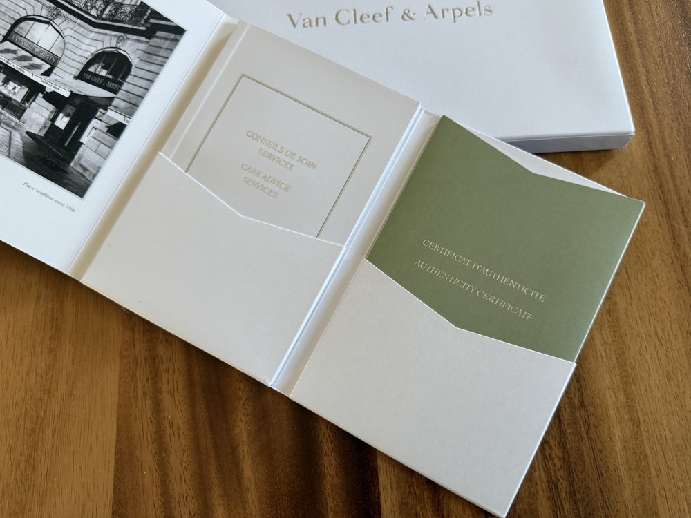 VAN CLEEF & ARPLES CARE BOOKLET SET