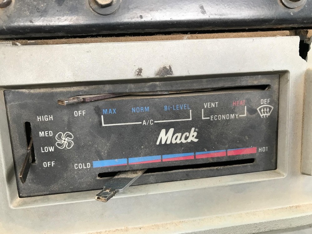 Mack CH600 Heater A/C Temperature Controls - Used