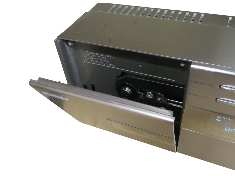 Sharp SD-SH11 CD/MD/FM 1-Bit Mini System