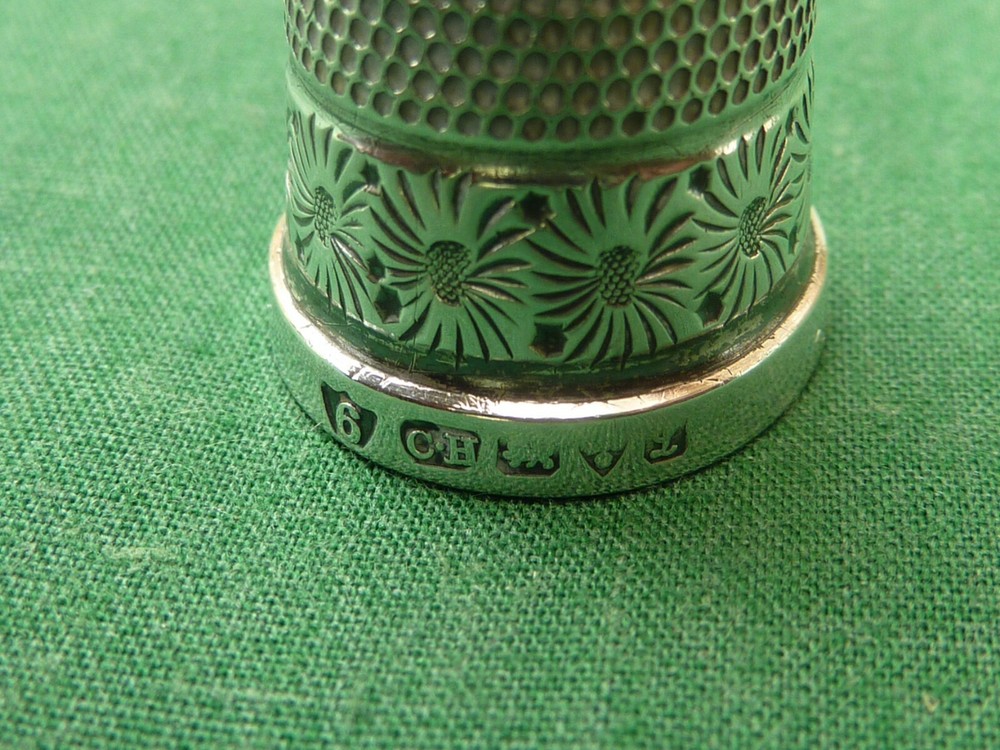 C.H SILVER THIMBLE '6'