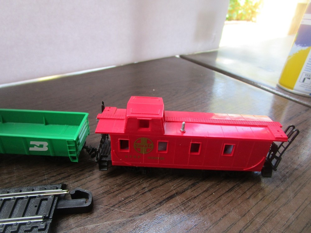 Bachmann E-Z Track System HO Scale Santa Fe Thunderbolt Electric Train Set #6067
