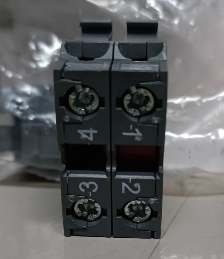 1PC New ABB Button auxiliary contact MCB-02 #LL