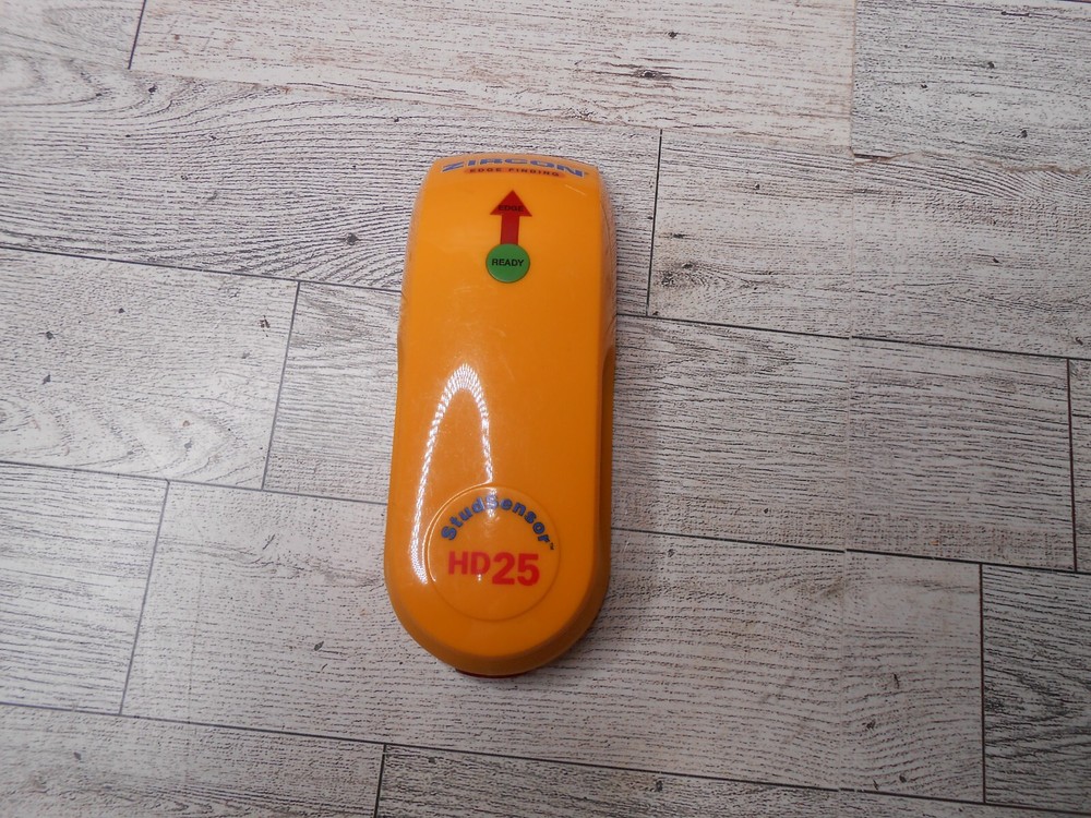 Zircon StudSensor HD25 Stud Finder With Spot light Pointer