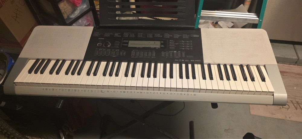 Casio WK-220 Keyboard