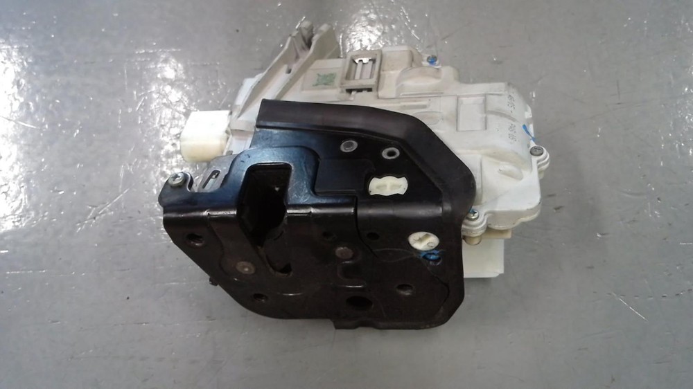 AUDI AUDI A6 Door Lock Assembly 4F0 839 016