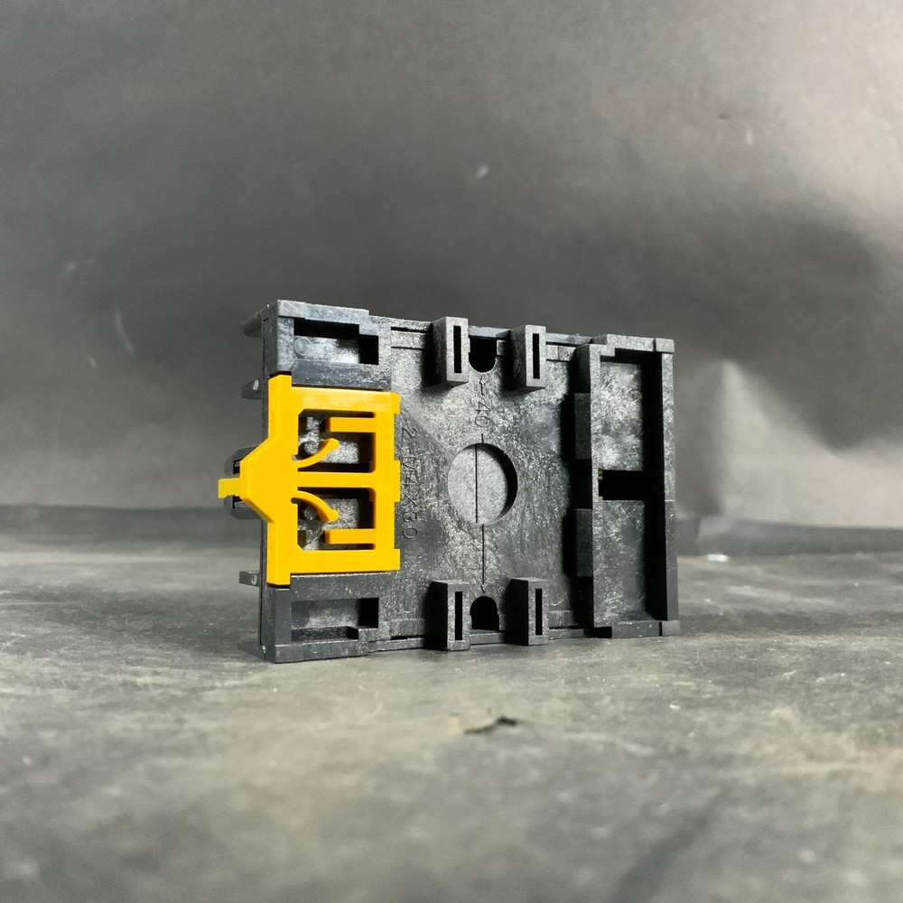 OMRON P2CF-11-600 RELAY SOCKET BASE ($8 OBO)
