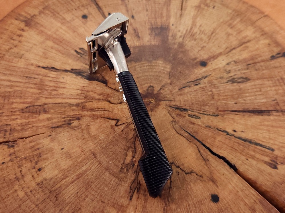 GEM Pushbutton Chrome VTG Single Edge Safety Razor