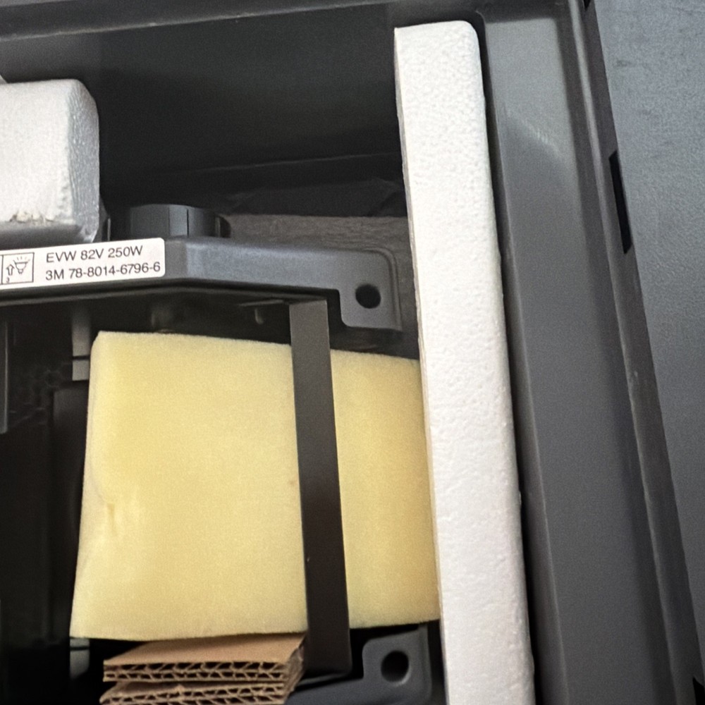 3M 2000 AG Overhead Projector Folding Briefcase Portable Model Works great!