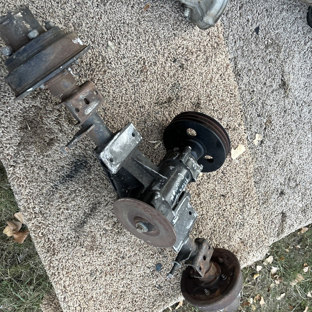 CUSHMAN TITAN Model 4000  Burden Carrier Rear  End Transaxle Good